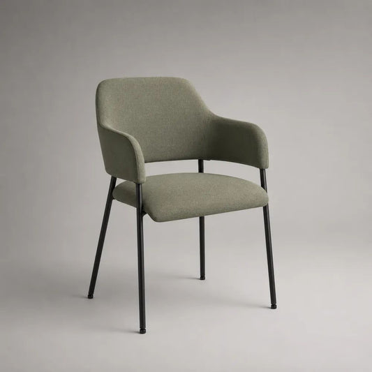 Sedia da pranzo imbottita con braccioli e schienale curvo in tessuto bouclé verde salvia, gambe in acciaio nero, 60 x 58 x 81 cm