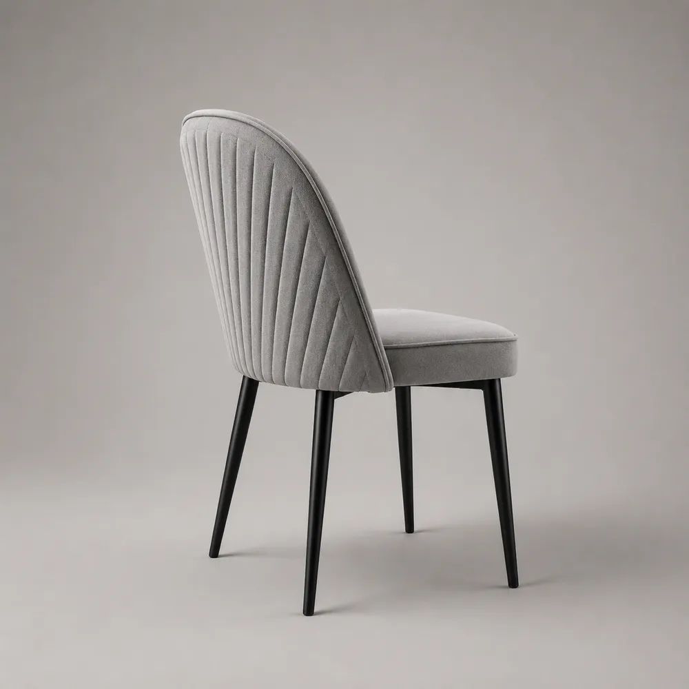 Sedia da pranzo imbottita in velluto grigio chiaro con schienale curvo e gambe in acciaio nero, 52 x 58 x 84 cm