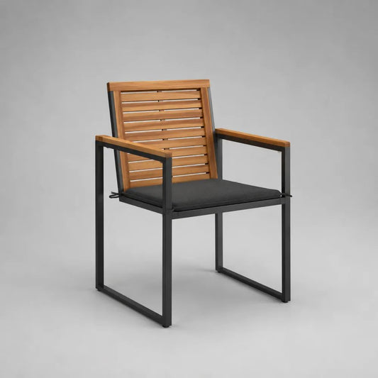 Sedia da giardino con braccioli in legno e acciaio nero, schienale a doghe e cuscino, 59 x 60 x 88 cm